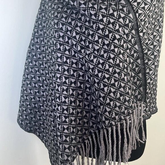 Wool Blend 24"X34" Shawl Wrap Witchy Whimsy Goth Lagenlook Fall Winter Outdoors - Picture 1 of 12